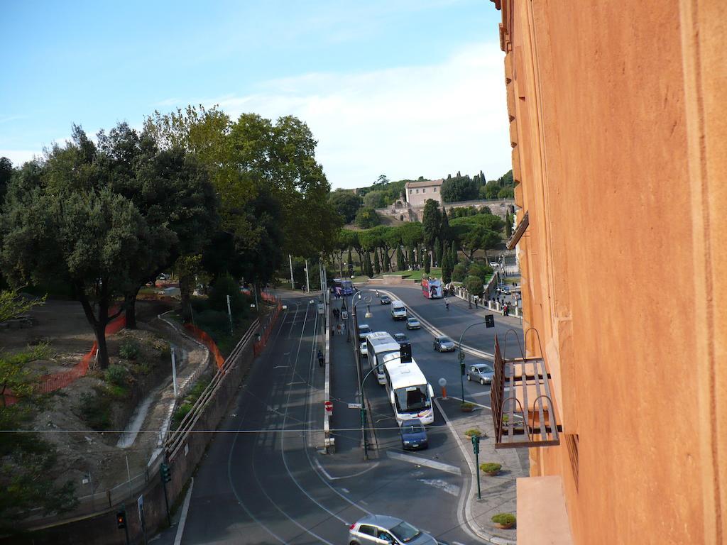 Casa Vacanze Colosseo Da Fernando No Elevator Villa Rome Exterior photo